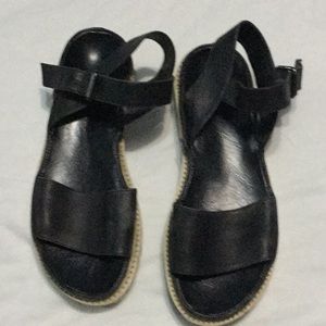 63002 sandals 👡 black and white size 40